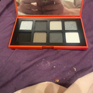 Hung  Vanngo Vibrant Eyeshadow Palette - Red
